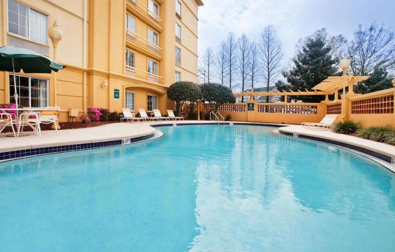 La Quinta Inn & Suites By Wyndham Città di Panama Esterno foto